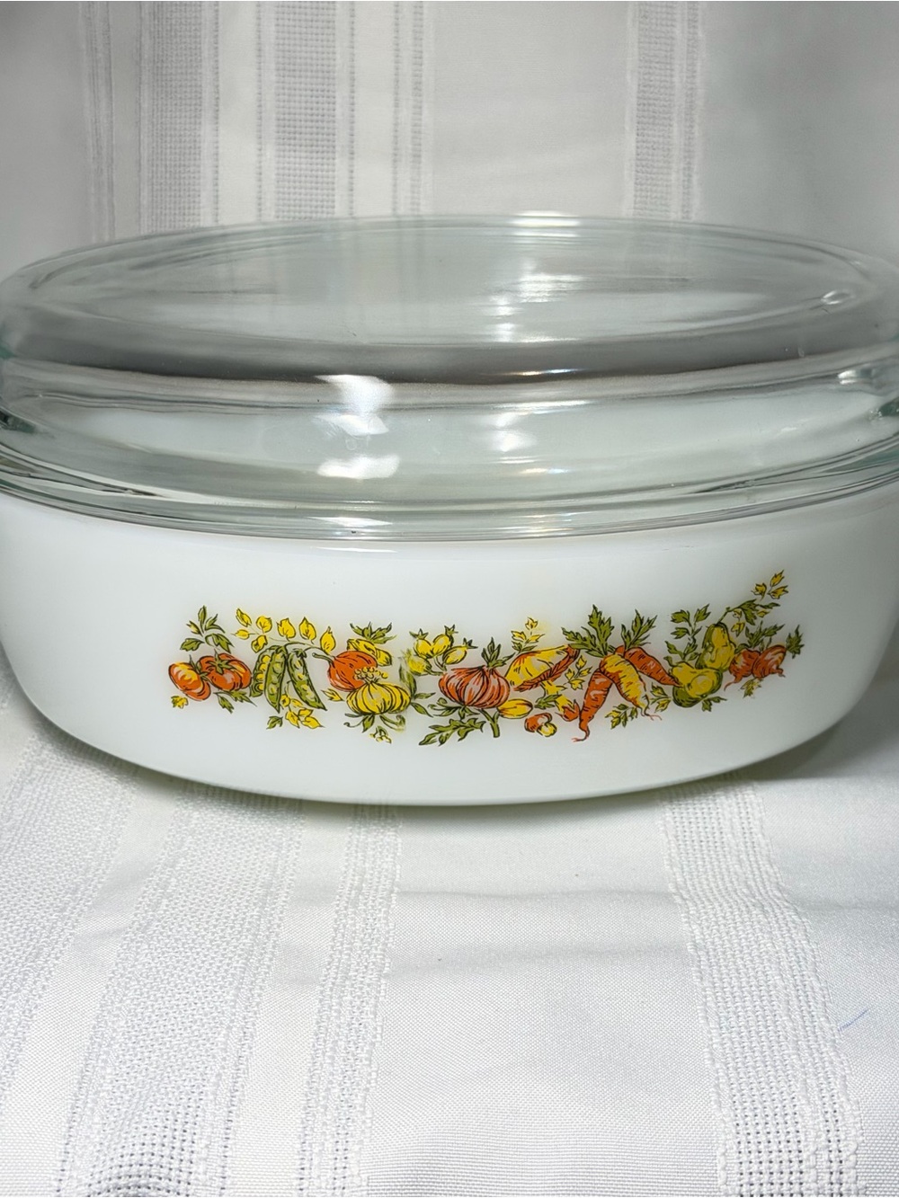 VINTAGE- Anchor Hocking Vegetable Pattern 1.5 Qt Casserole with Clear Glass Lid